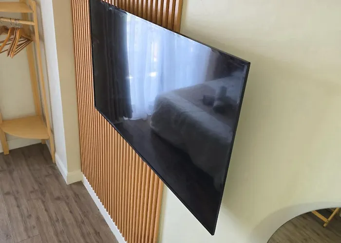 Cozy Near It Park With Fast-wifi, Balcony And Gym Access